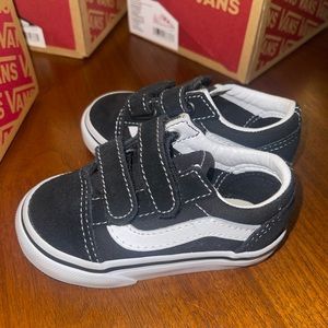 Black and white vans toddler 5